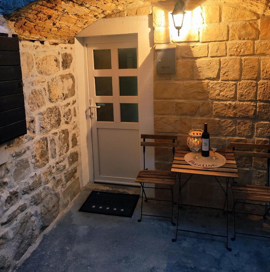 Stone House Lovric Daire Kastela Dış mekan fotoğraf